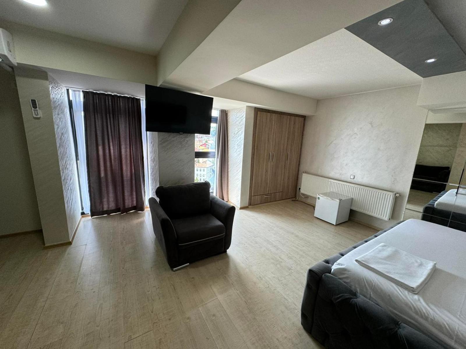 Hotel Pashtriku Gjakova Ngoại thất bức ảnh